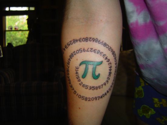 tatuaje simbolo griego. Tatuaje de Pi, símbolo del infinito